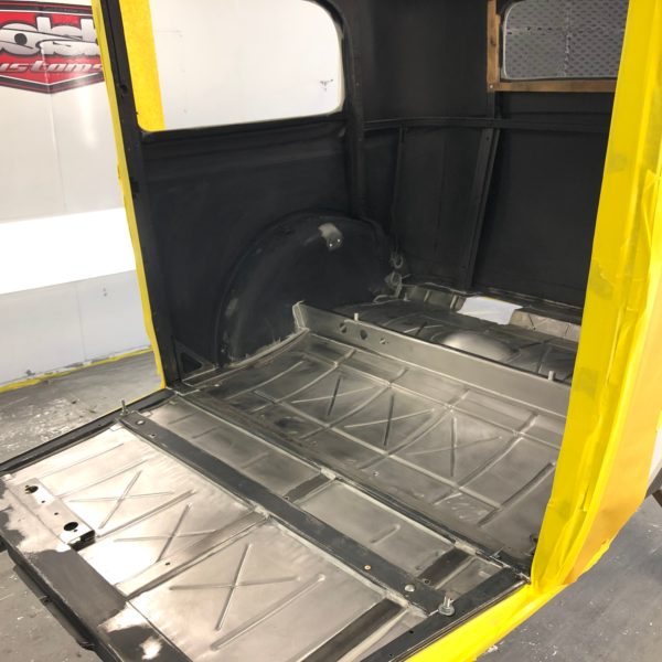 1932 Ford Tudor Sedan 5th Avenue Special floor pan