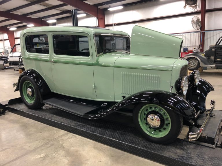 1932 Ford Tudor Sedan 5th Avenue Special Interior