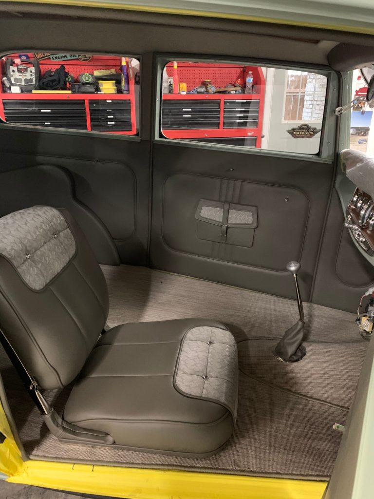 1932 Ford Tudor Sedan 5th Avenue Special Interior