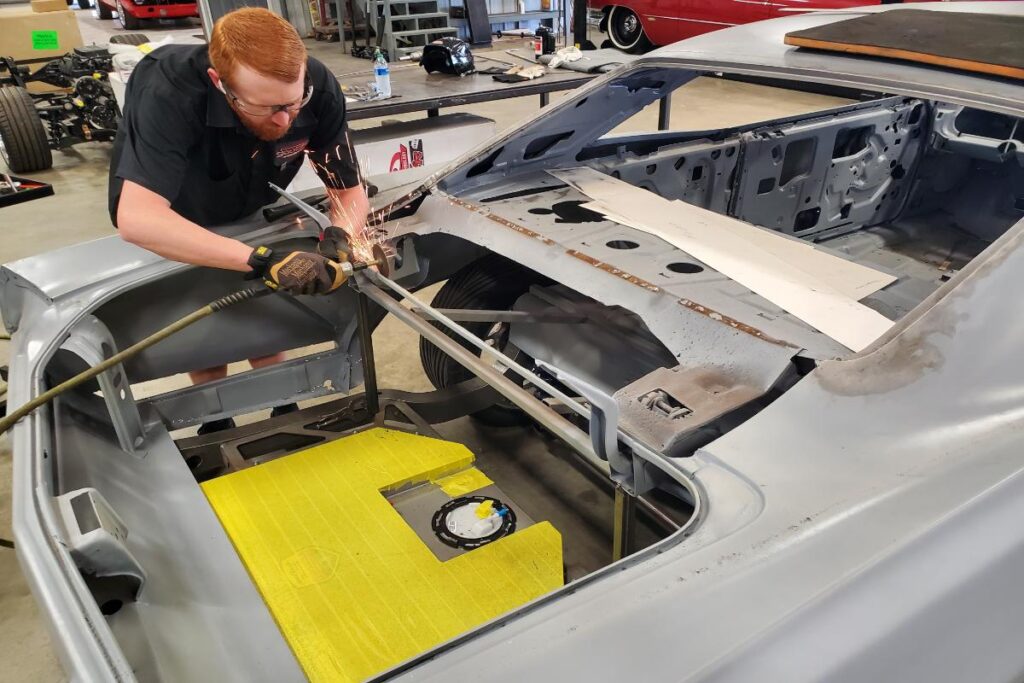 1966 Pontiac Catalina 421 2+2 Fabrication