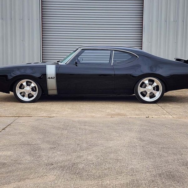 Custom 1969 442 Olds Vintage Restomod muscle car